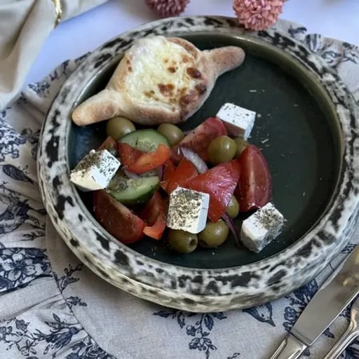 Греческий с хачапури по-аджарски