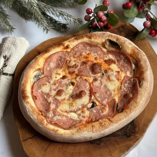Пицца с ветчиной и грибами