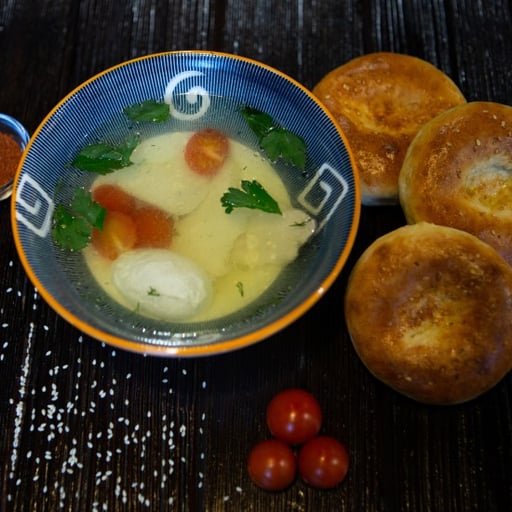 Куриный Консоме с яйцом пашот